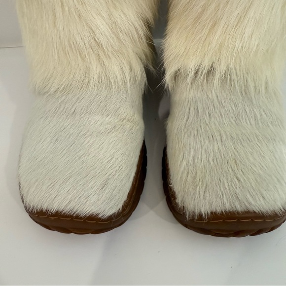 Oscar Sport White Fur Boots - Picture 3 of 14